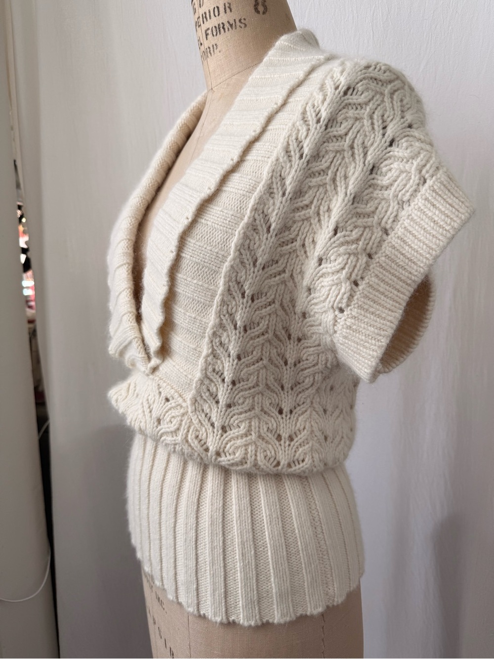 Ann Taylor, Angora blend, Shawl Collar, Cable Knit, Short Sleeve Sweater, sz XS - Picture 2 of 6